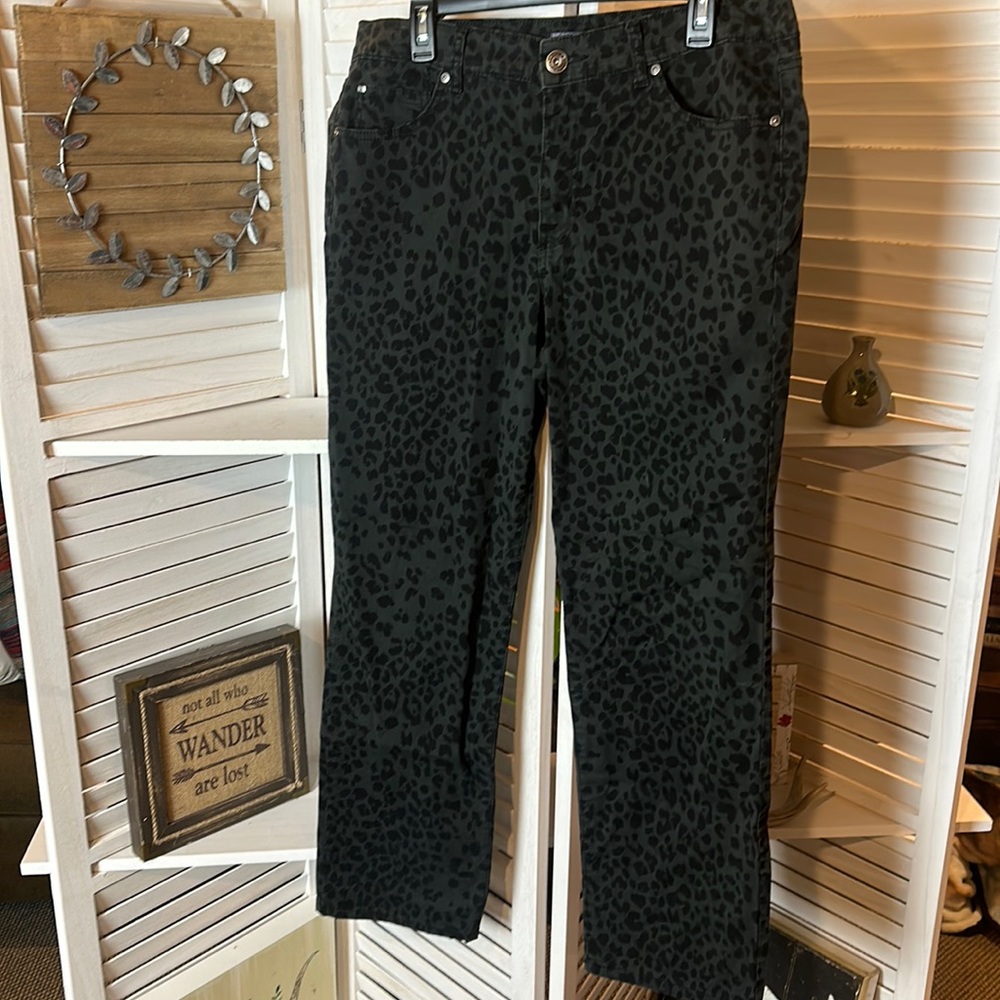 Bandolino Green and Black Leopard Print Mandie Straight Leg Jeans